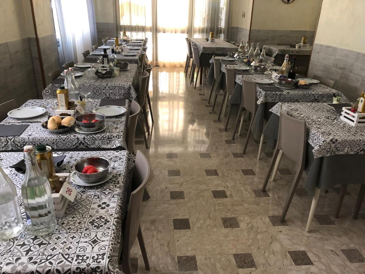 Hotel Grappoli Rimini Exteriör bild