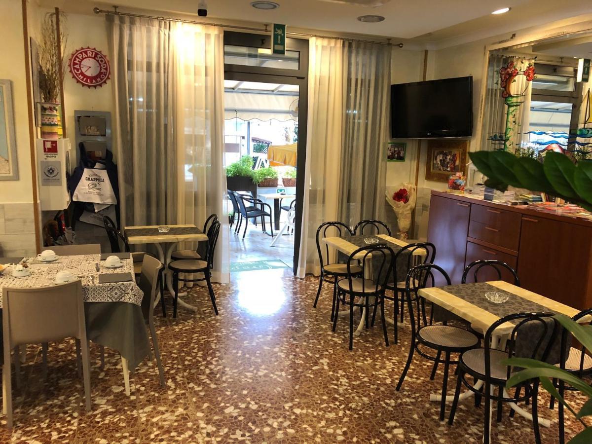 Hotel Grappoli Rimini Exteriör bild
